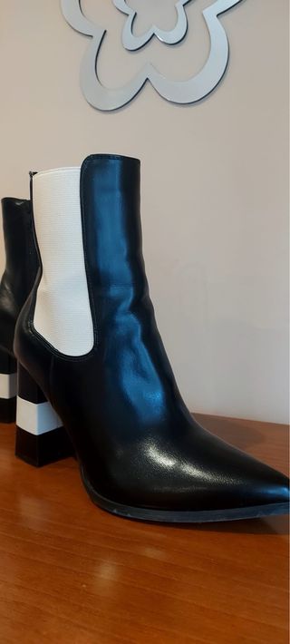 Botas Membur Negras y Blancas