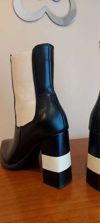 Botas Membur Negras y Blancas