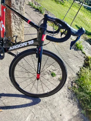 Bicicleta Argon 18 Negra y Roja