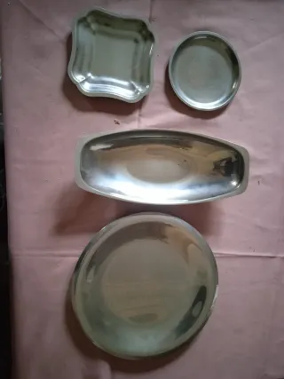 Bandejas metálicas variadas