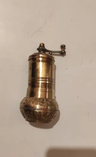 Antiguo Molinillo de Especias