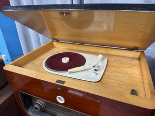 LOTE DE RADIOS Y TV ANTIGUAS ESCUCHO OFERTAS