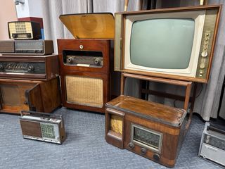 LOTE DE RADIOS Y TV ANTIGUAS ESCUCHO OFERTAS