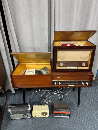 LOTE DE RADIOS Y TV ANTIGUAS ESCUCHO OFERTAS