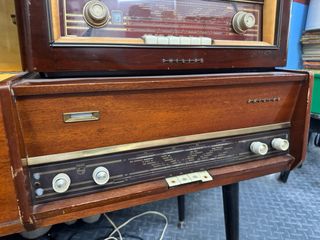 LOTE DE RADIOS Y TV ANTIGUAS ESCUCHO OFERTAS