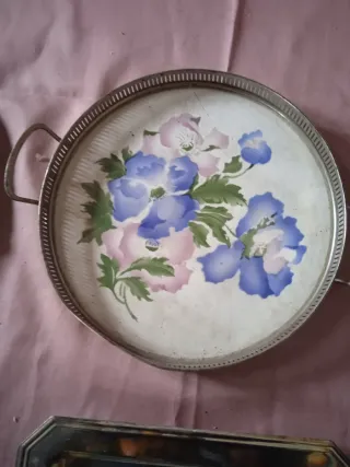 Bandejas de plata y decorada