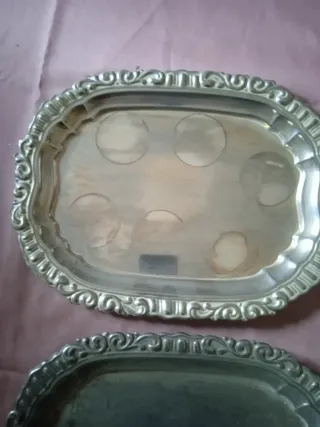 Bandejas de plata y decorada