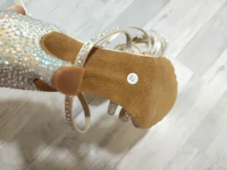 Zapatos de baile latinos con pedrería
