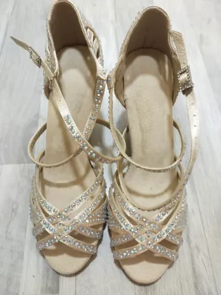 Zapatos de baile latinos con pedrería