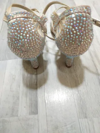 Zapatos de baile latinos con pedrería