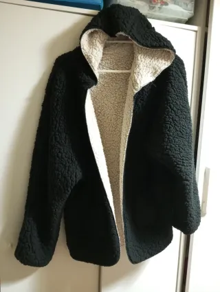 Abrigo reversible negro y beige Talla L