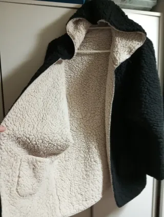 Abrigo reversible negro y beige Talla L