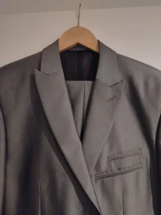 Traje de hombre gris