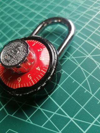 Candado de combinación de rueda