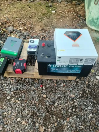 Inversores 24V y 12V y reguladores de carga mppt