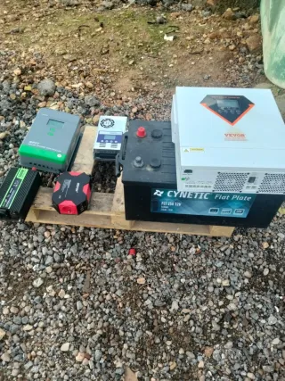 Inversores 24V y 12V y reguladores de carga mppt