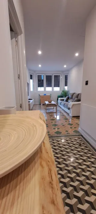 ALQUILO HABITACIÓN A CHICA