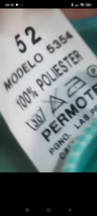 Vestido verde con lentejuelas y cinturón