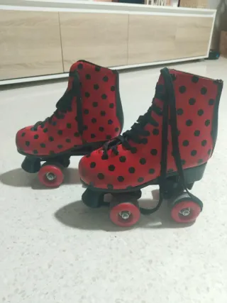 Patines niña rojos lunares negros Talla 35