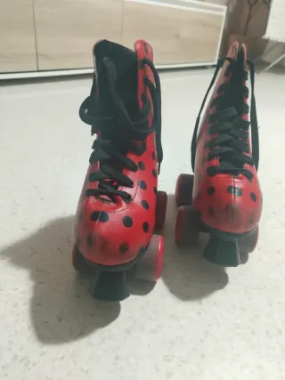 Patines niña rojos lunares negros Talla 35