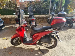 Honda SH125i Roja con Baúl