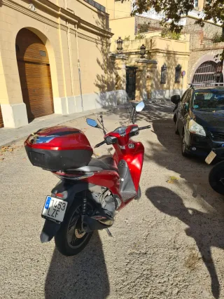 Honda SH125i Roja con Baúl