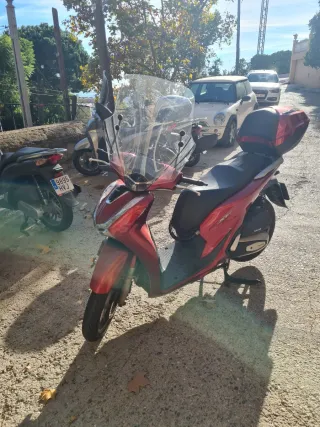 Honda SH125i Roja con Baúl