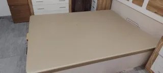 Canapé beige y marrón