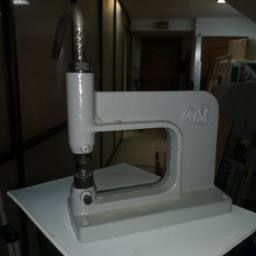 Prensa manual para Ojales