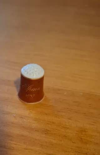 Dedal de colección con figura