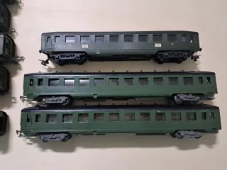 8 Carrozze Verdi per Trenino Elettrico