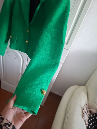 Blazer Zara verde botones dorados