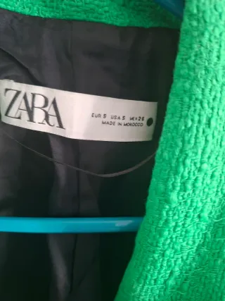 Blazer Zara verde botones dorados