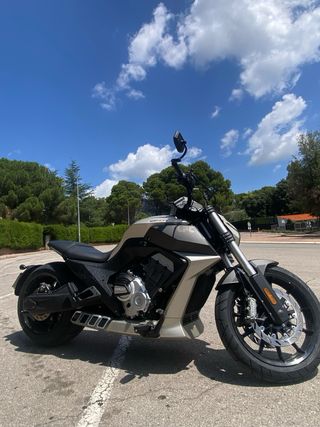 Motocicleta BENDA LFC 700