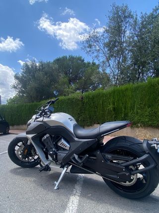 Motocicleta BENDA LFC 700