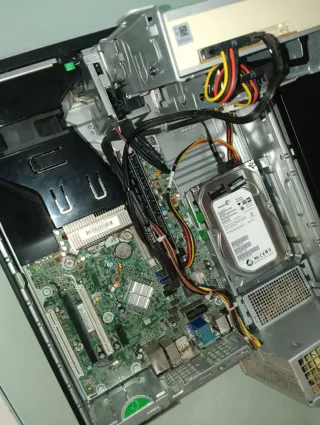 HP Compaq elite 8300 SFF - PC Escritorio