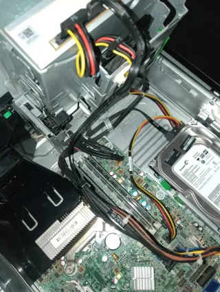 HP Compaq elite 8300 SFF - PC Escritorio