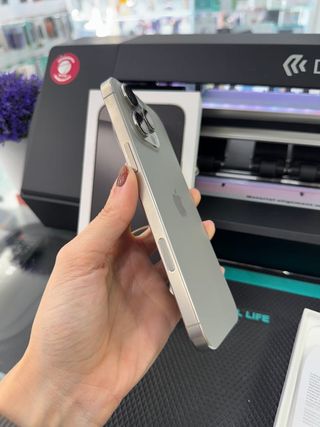 iPhone 16 Pro Max 256GB semi nuevo