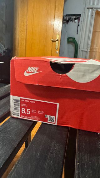 Scatola di Scarpe Nike TN Rossa e Bianca