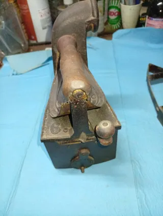 Plancha antigua de carbón, de chimenea