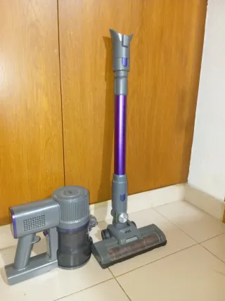 Aspiradora de mano y escoba morada