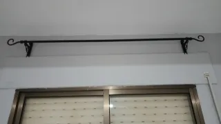 Barra de cortina de metal negra