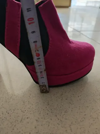 Botines tacón rosa y negro
