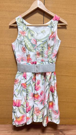 Vestido cóctel floral rosa