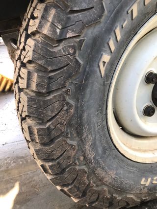 4 Ruedas BFGoodrich All-Terrain Lan Rover Defender
