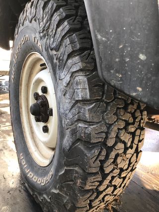 4 Ruedas BFGoodrich All-Terrain Lan Rover Defender
