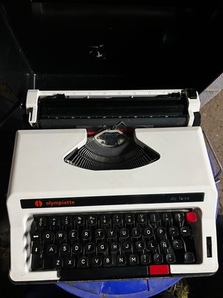 Macchine da scrivere Olympiette Deluxe e Olivetti Dora in buono stato con tastiera spagnola