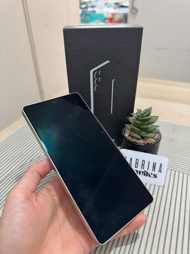 Samsung S25 Ultra 256GB semi nuevo