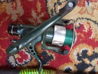 Caña de pescar con carrete