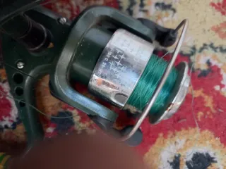 Caña de pescar con carrete